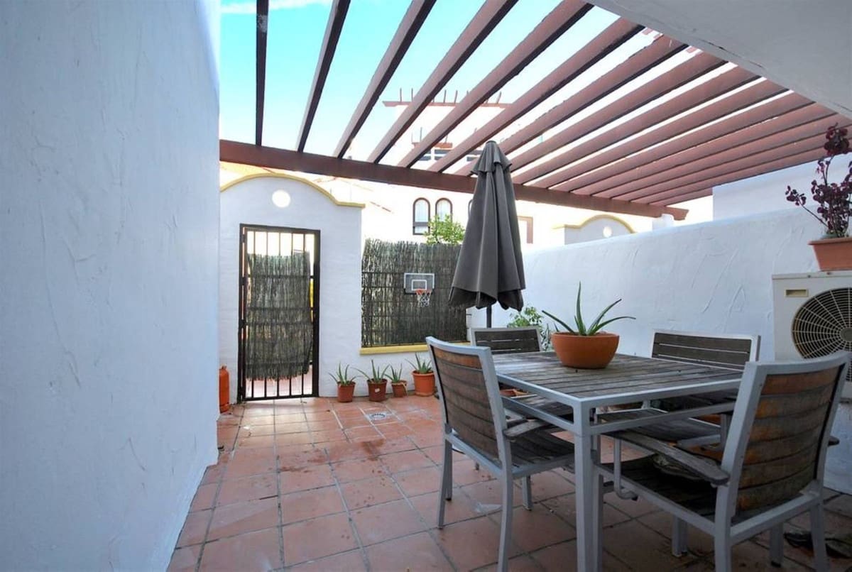 3 camera da letto Appartamento in vendita in Aloha Golf con piscina garage - 585.000 € (Rif: 9421755)