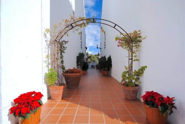 3 Zimmer Apartment zu verkaufen in Aloha Golf, Marbella mit Pool Garage - 585.000 € (Ref: 9421755)