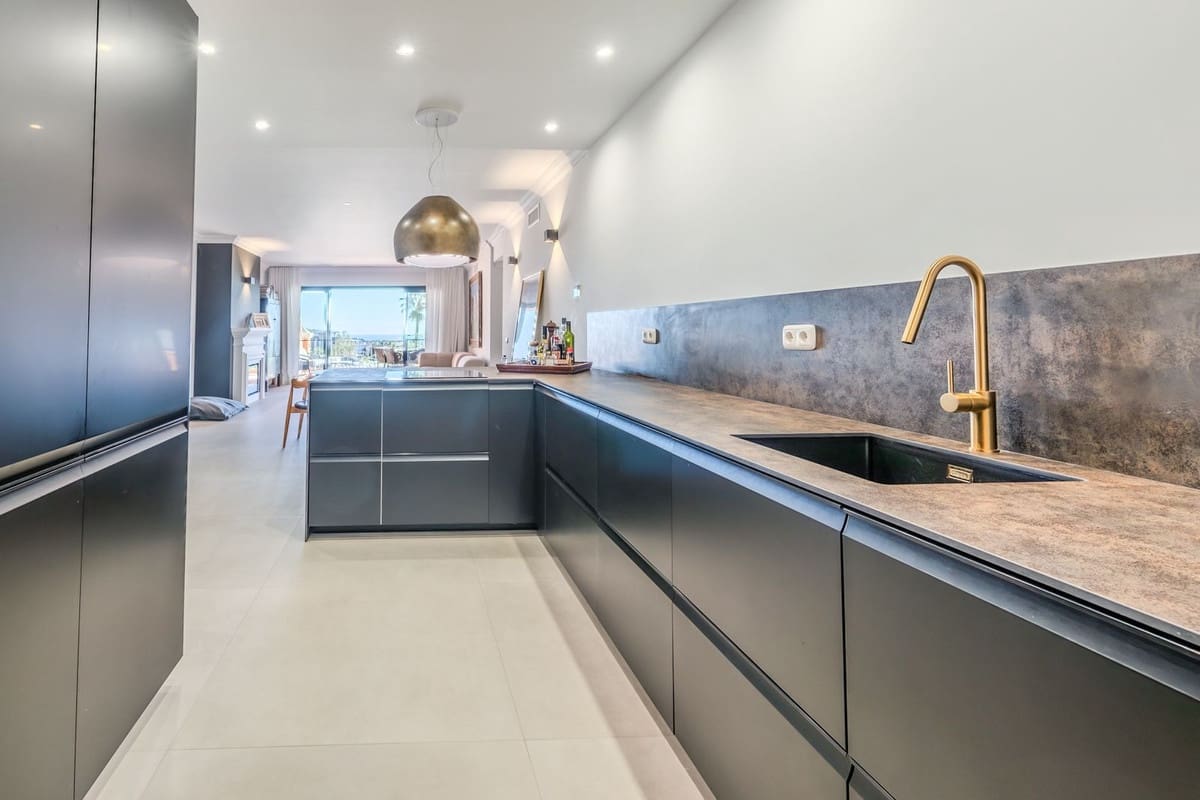 3 chambre Appartement à vendre à Monte Halcones avec piscine garage - 835 000 € (Ref: 9467805)