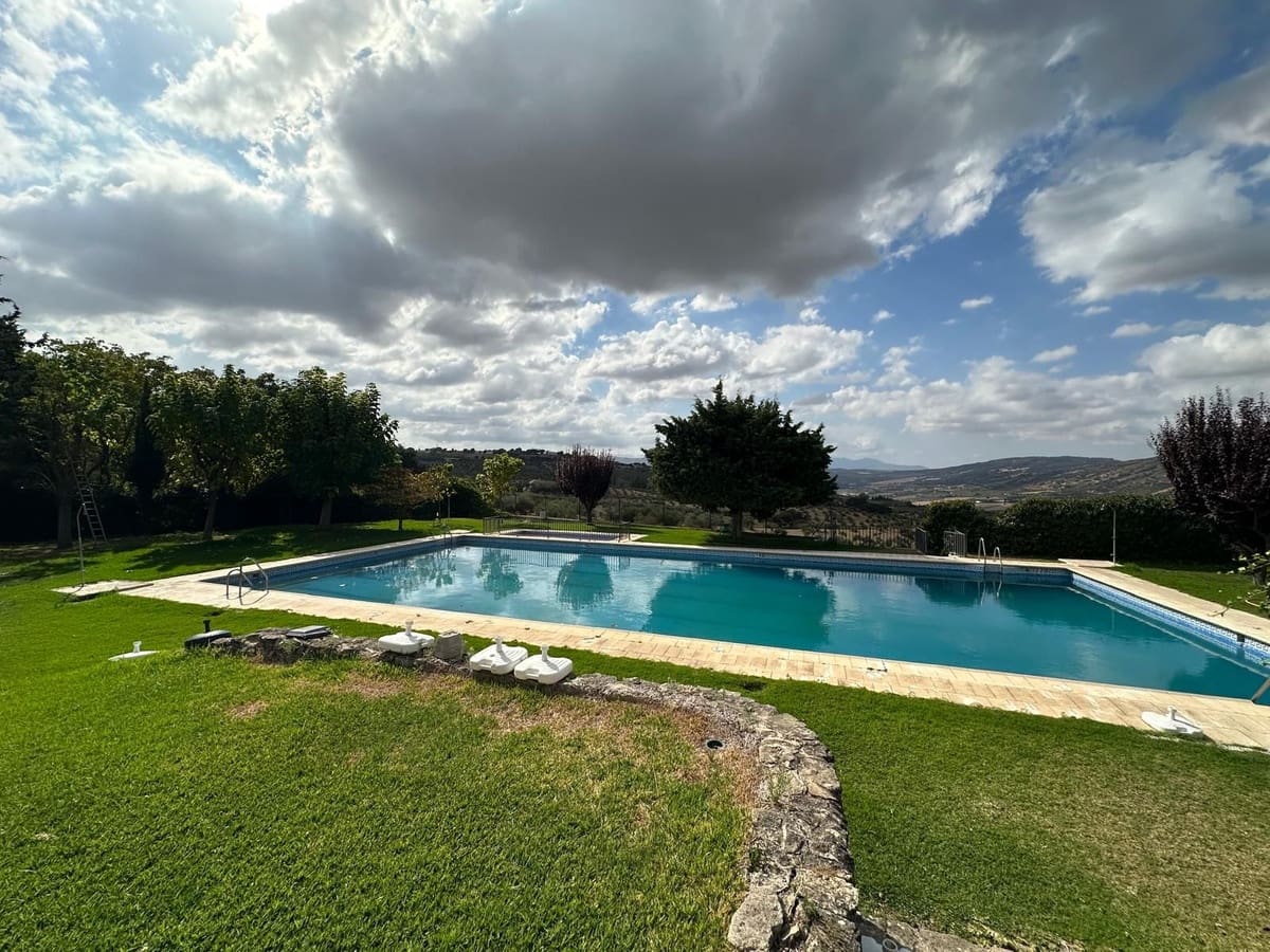 Virksomhed til salg i Ronda med swimmingpool garage - € 1.100.000 (Ref: 9517916)