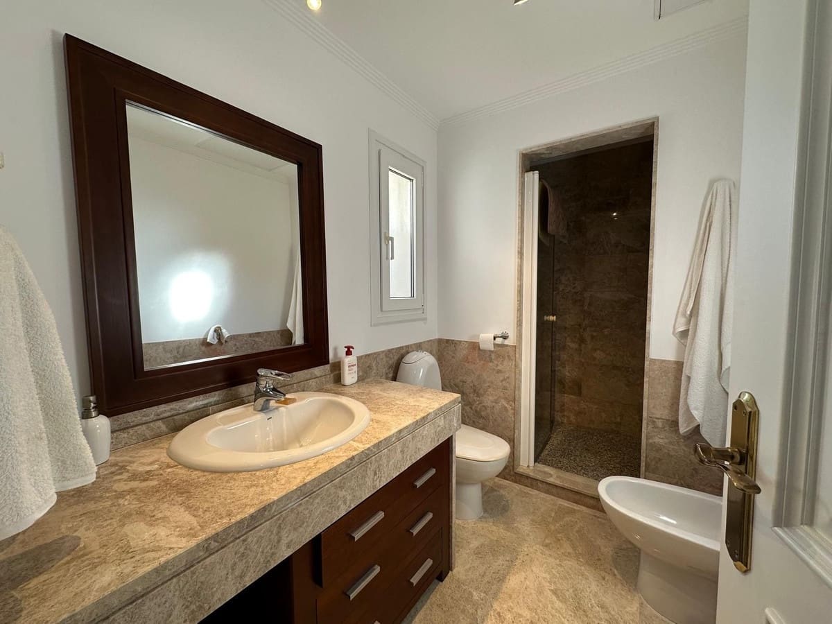 4 slaapkamer Huis te koop in Marbella met zwembad garage - € 970.000 (Ref: 9550109)