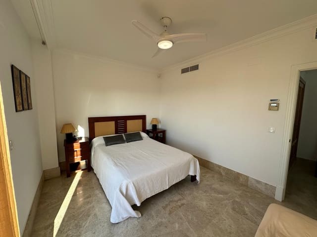 4 soveværelse Byhus til salg i Marbella med swimmingpool garage - € 970.000 (Ref: 9550109)