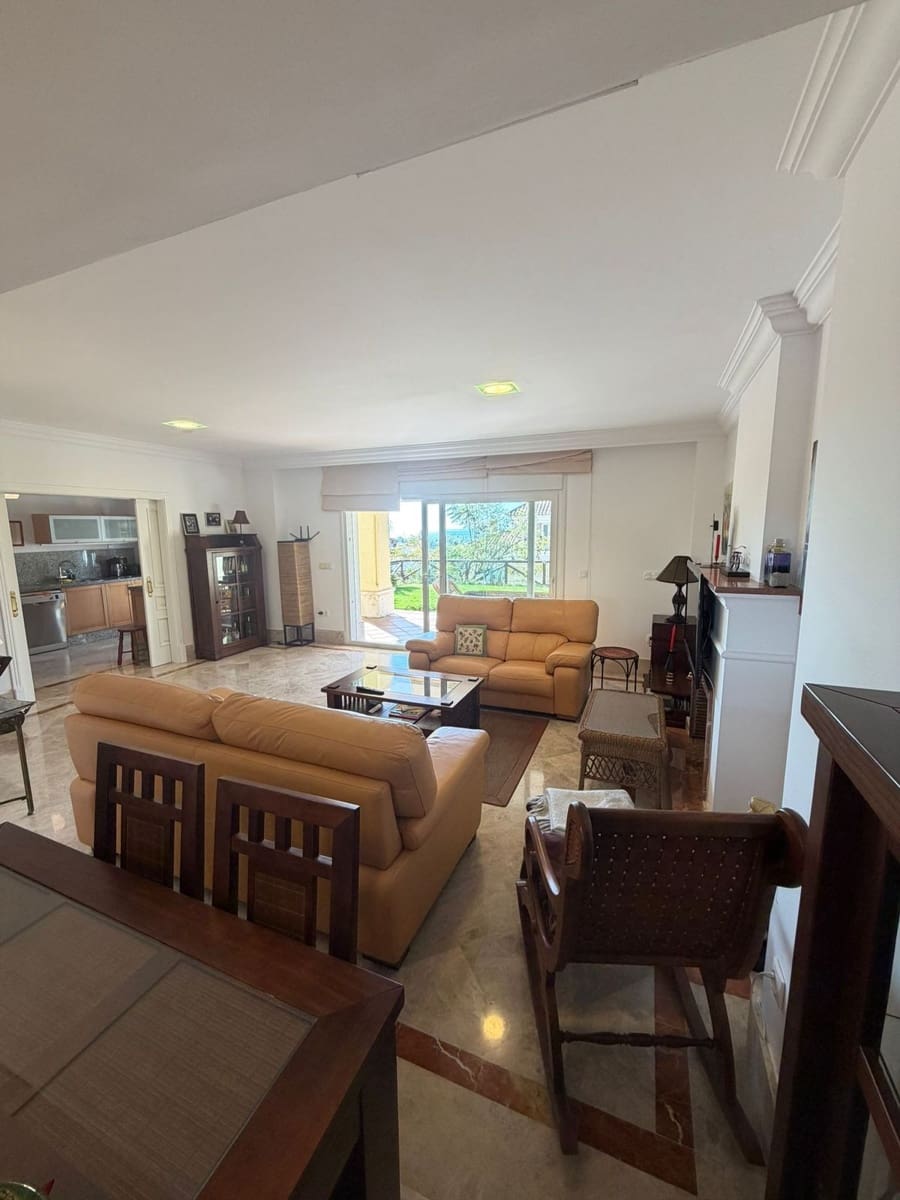 4 chambre Maison de Ville à vendre à Marbella avec piscine garage - 940 000 € (Ref: 9550109)