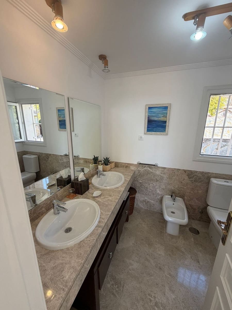 4 chambre Maison de Ville à vendre à Marbella avec piscine garage - 940 000 € (Ref: 9550109)