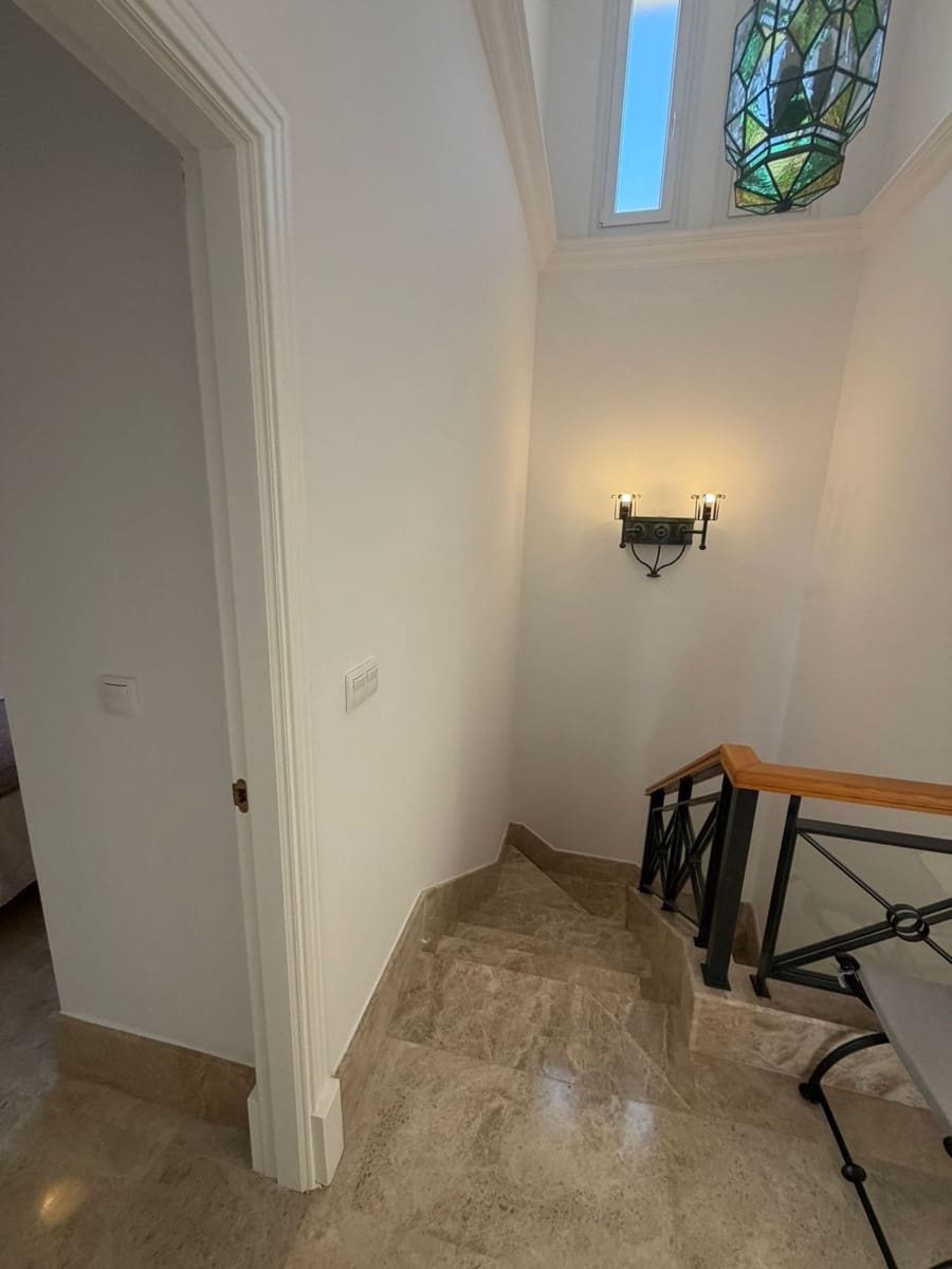 4 chambre Maison de Ville à vendre à Marbella avec piscine garage - 940 000 € (Ref: 9550109)