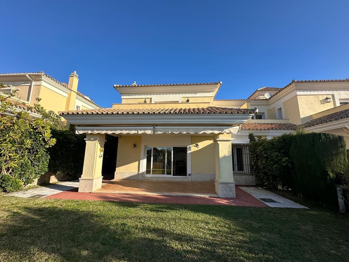 4 chambre Maison de Ville à vendre à Marbella avec piscine garage - 940 000 € (Ref: 9550109)