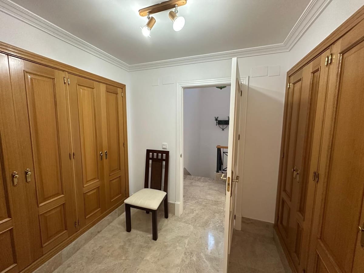 4 chambre Maison de Ville à vendre à Marbella avec piscine garage - 940 000 € (Ref: 9550109)