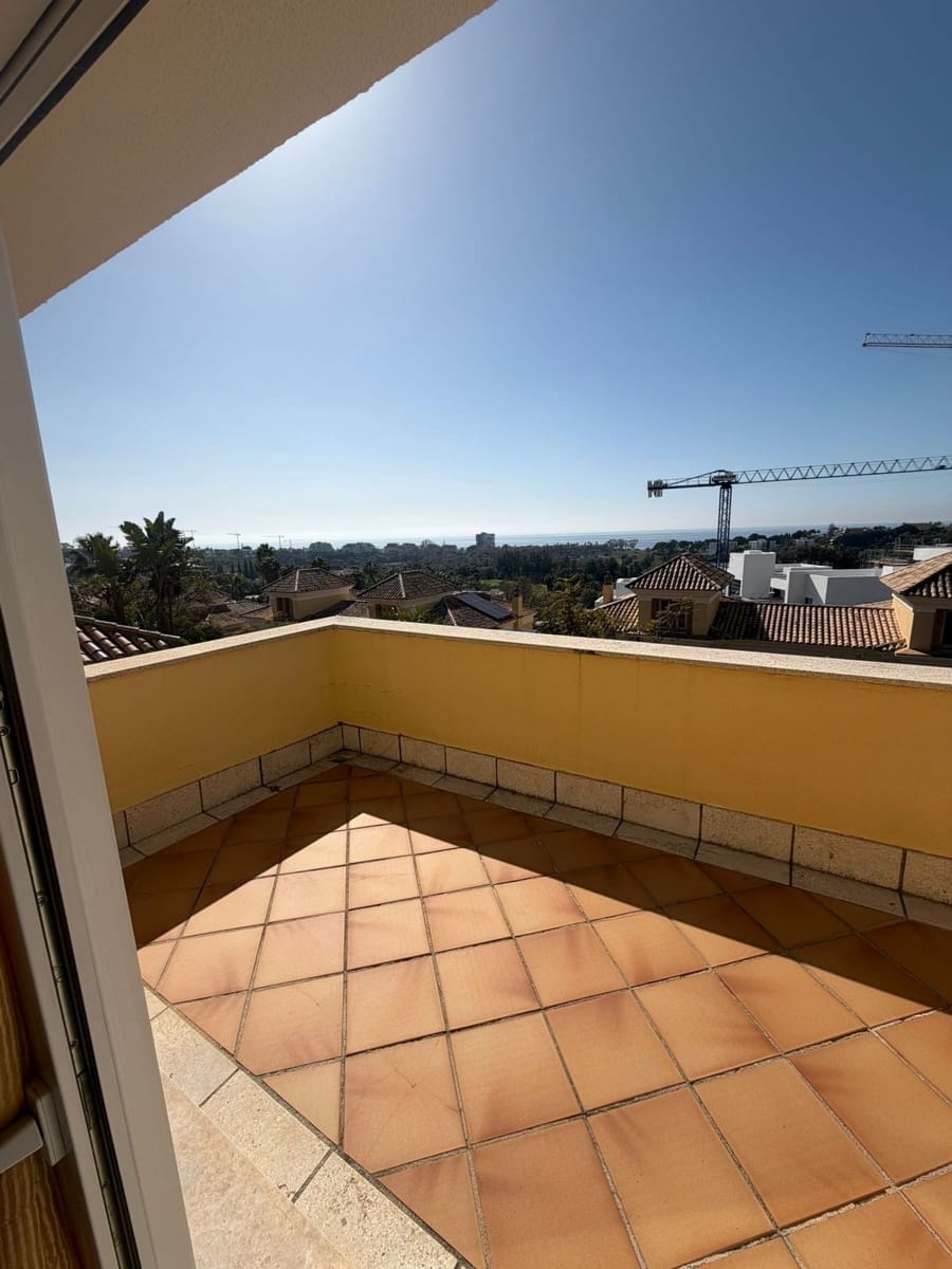 4 chambre Maison de Ville à vendre à Marbella avec piscine garage - 940 000 € (Ref: 9550109)
