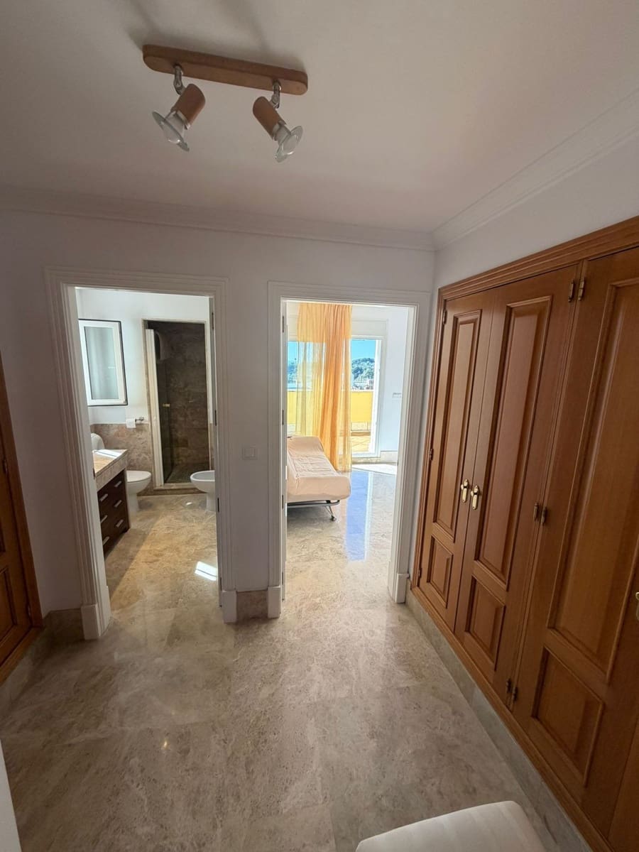 4 chambre Maison de Ville à vendre à Marbella avec piscine garage - 940 000 € (Ref: 9550109)
