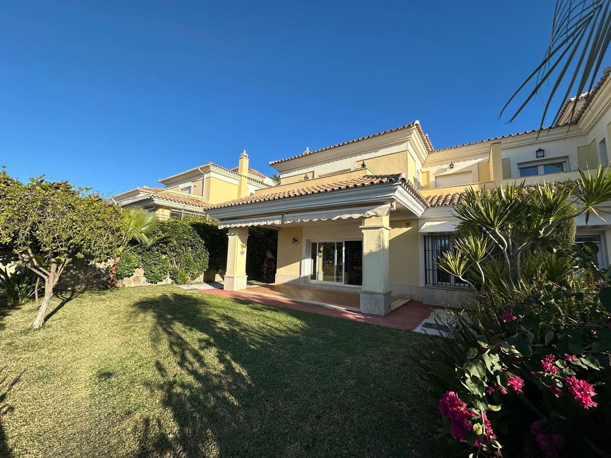 4 chambre Maison de Ville à vendre à Marbella avec piscine garage - 940 000 € (Ref: 9550109)