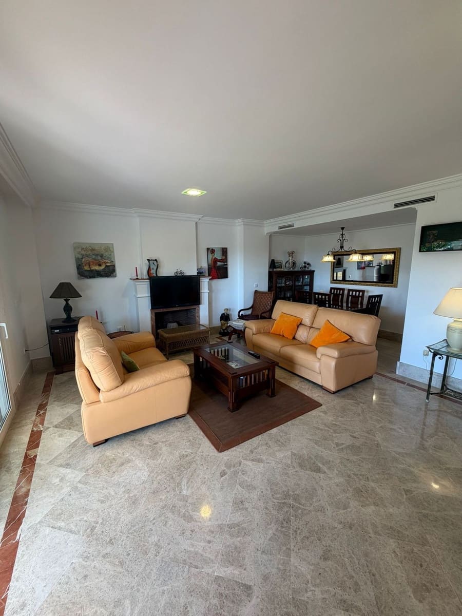 4 chambre Maison de Ville à vendre à Marbella avec piscine garage - 940 000 € (Ref: 9550109)