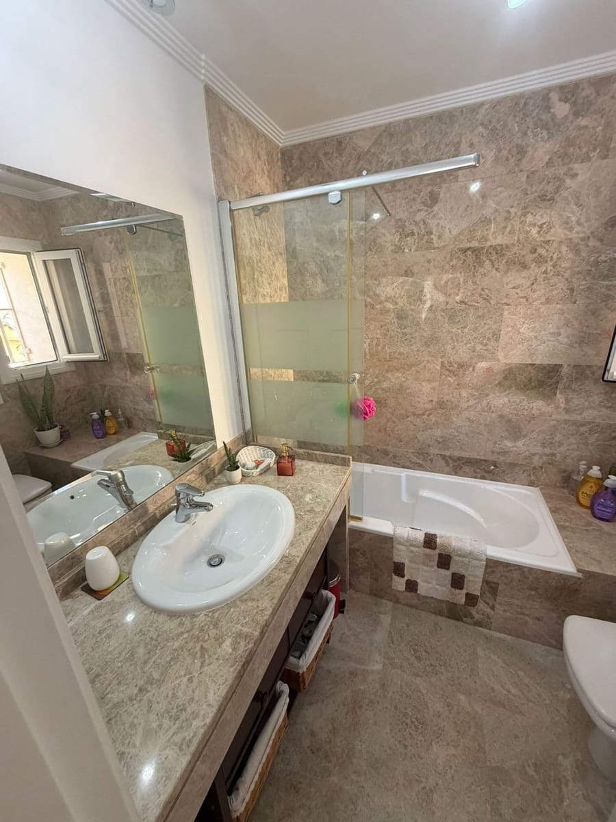4 chambre Maison de Ville à vendre à Marbella avec piscine garage - 940 000 € (Ref: 9550109)