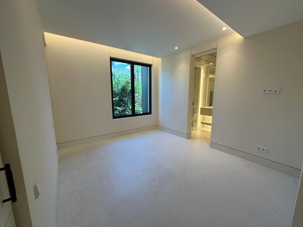4 soverom Leilighet til salgs i Golden Mile med svømmebasseng garasje - € 6 200 000 (Ref: 9566269)