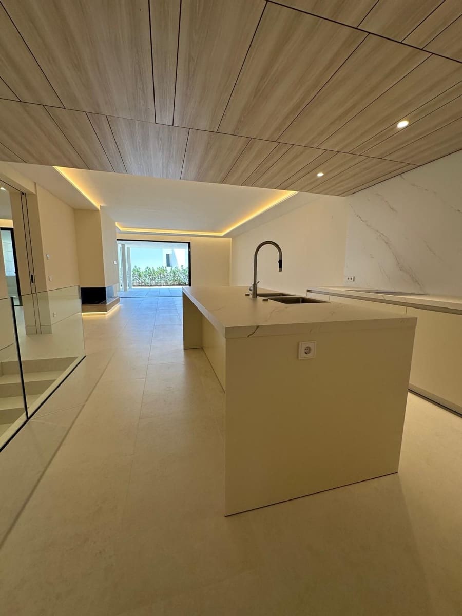4 soverom Leilighet til salgs i Golden Mile med svømmebasseng garasje - € 6 200 000 (Ref: 9566269)