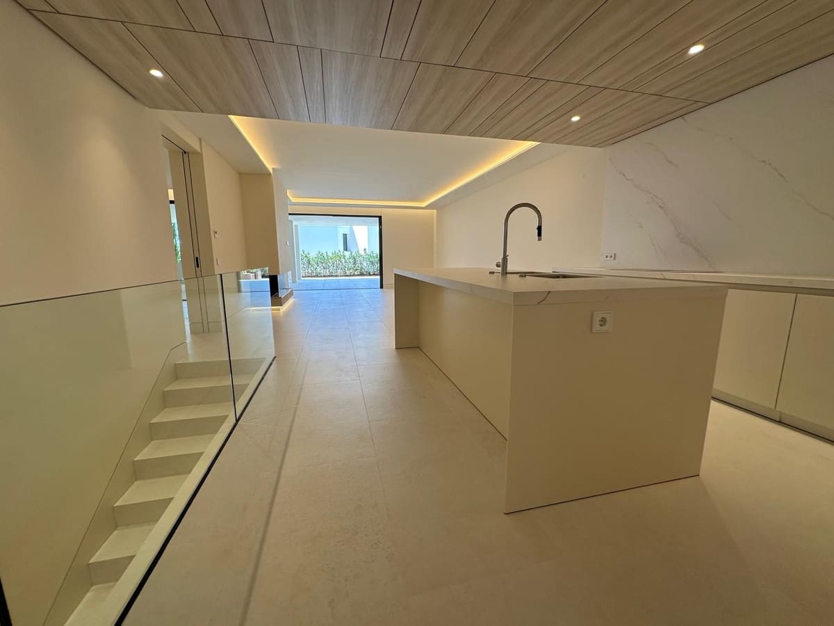 4 soverom Leilighet til salgs i Golden Mile med svømmebasseng garasje - € 6 200 000 (Ref: 9566269)
