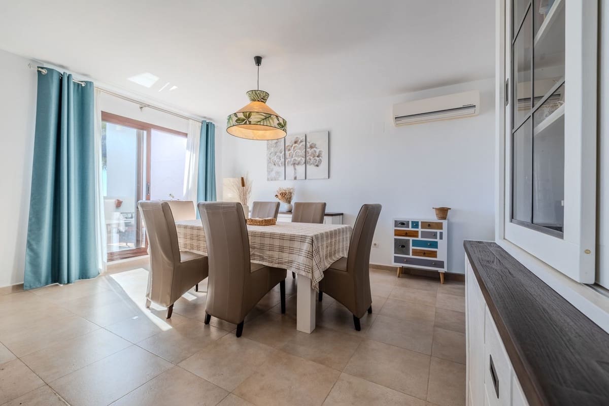 2 soveværelse Lejlighed til salg i Los Monteros med swimmingpool garage - € 510.000 (Ref: 9603080)