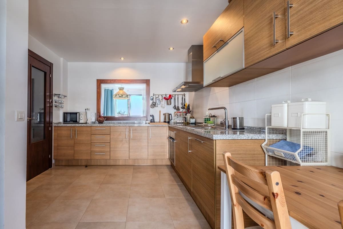 2 soveværelse Lejlighed til salg i Los Monteros med swimmingpool garage - € 510.000 (Ref: 9603080)