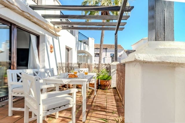 2 soveværelse Lejlighed til salg i Los Monteros, Marbella med swimmingpool garage - € 510.000 (Ref: 9603080)