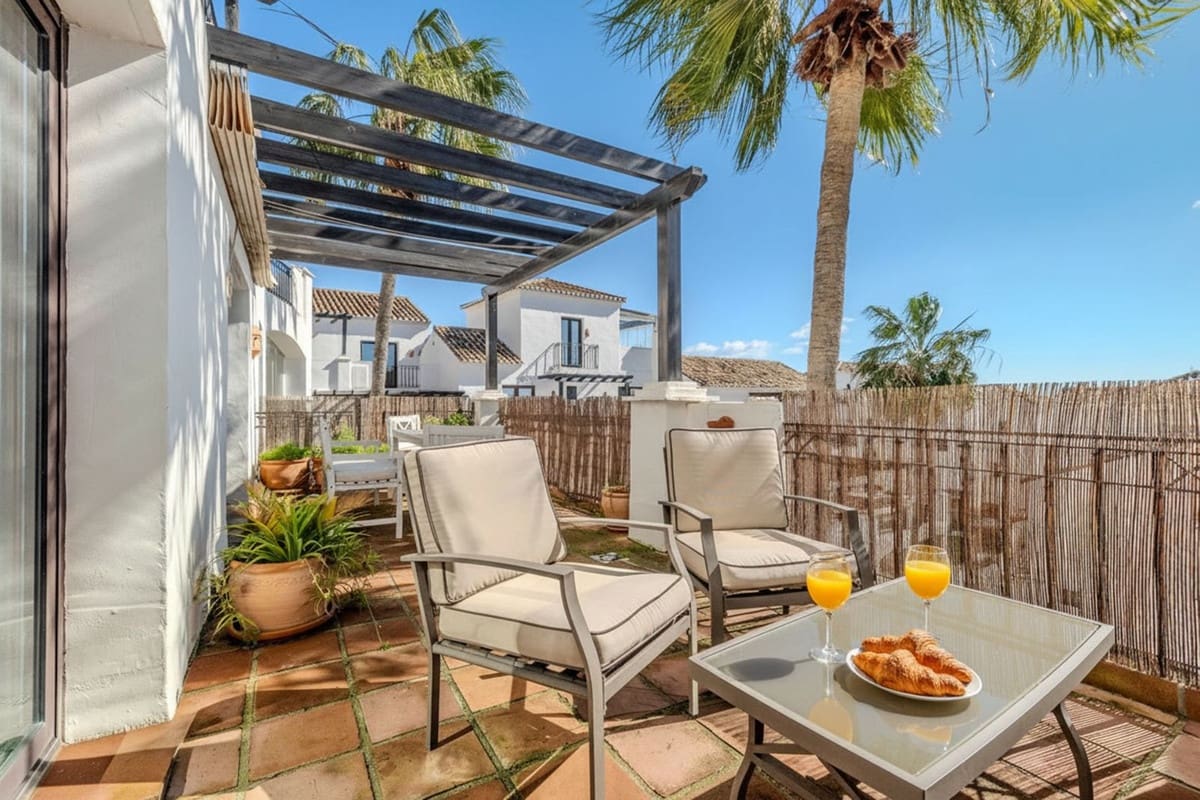 2 bedroom Apartment for sale in Los Monteros with pool garage - € 499,000 (Ref: 9603080)