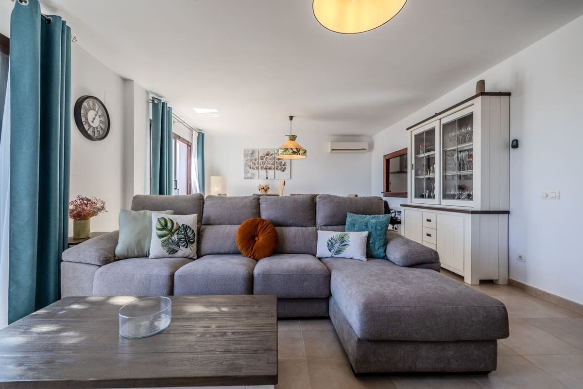 2 bedroom Apartment for sale in Los Monteros with pool garage - € 499,000 (Ref: 9603080)