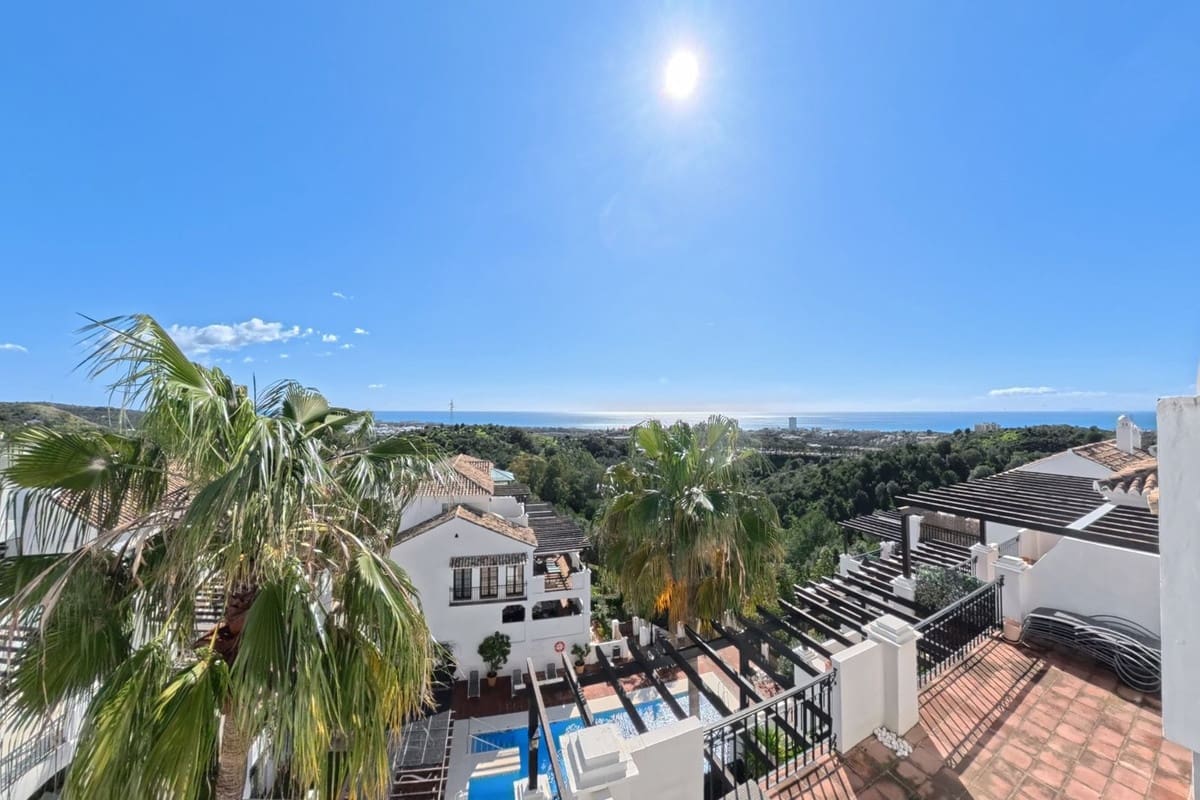 2 bedroom Apartment for sale in Los Monteros with pool garage - € 499,000 (Ref: 9603080)