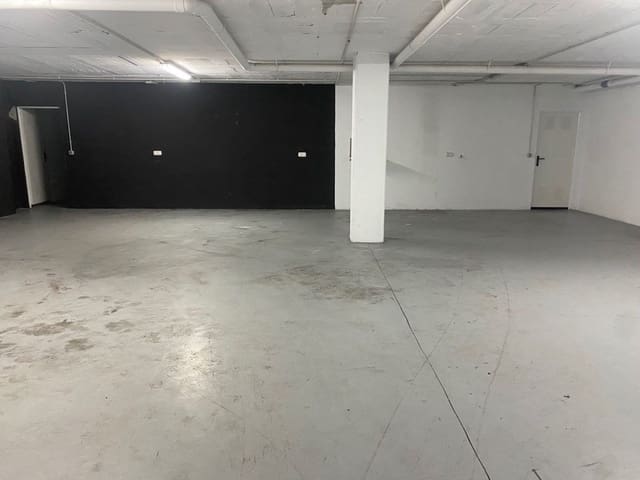 Commercial for sale in Puerto Banus, Marbella with garage - € 2,600,000 (Ref: 9603364)