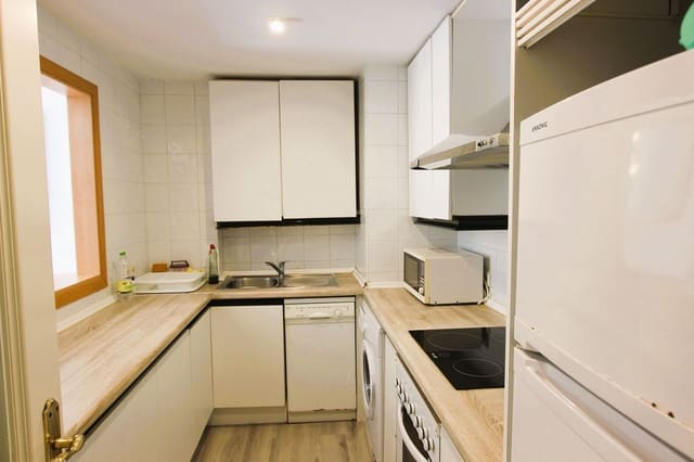 2 sypialnia Apartament na sprzedaż w Puerto Banus, Marbella z basenem garażem - 620 000 € (Ref: 9675121)