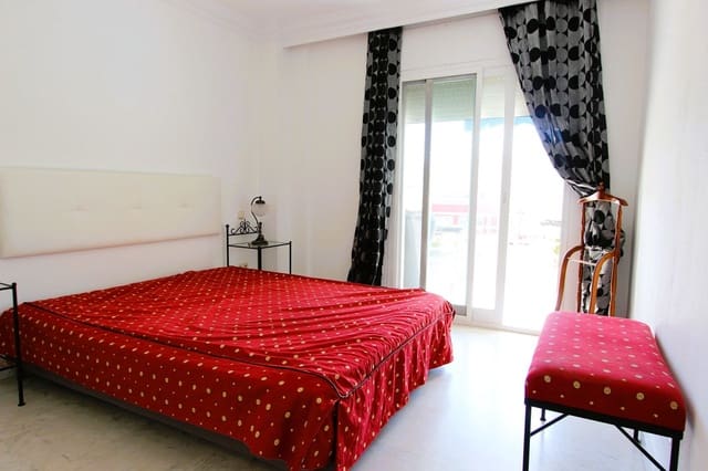 2 sypialnia Apartament na sprzedaż w Puerto Banus, Marbella z basenem garażem - 620 000 € (Ref: 9675121)