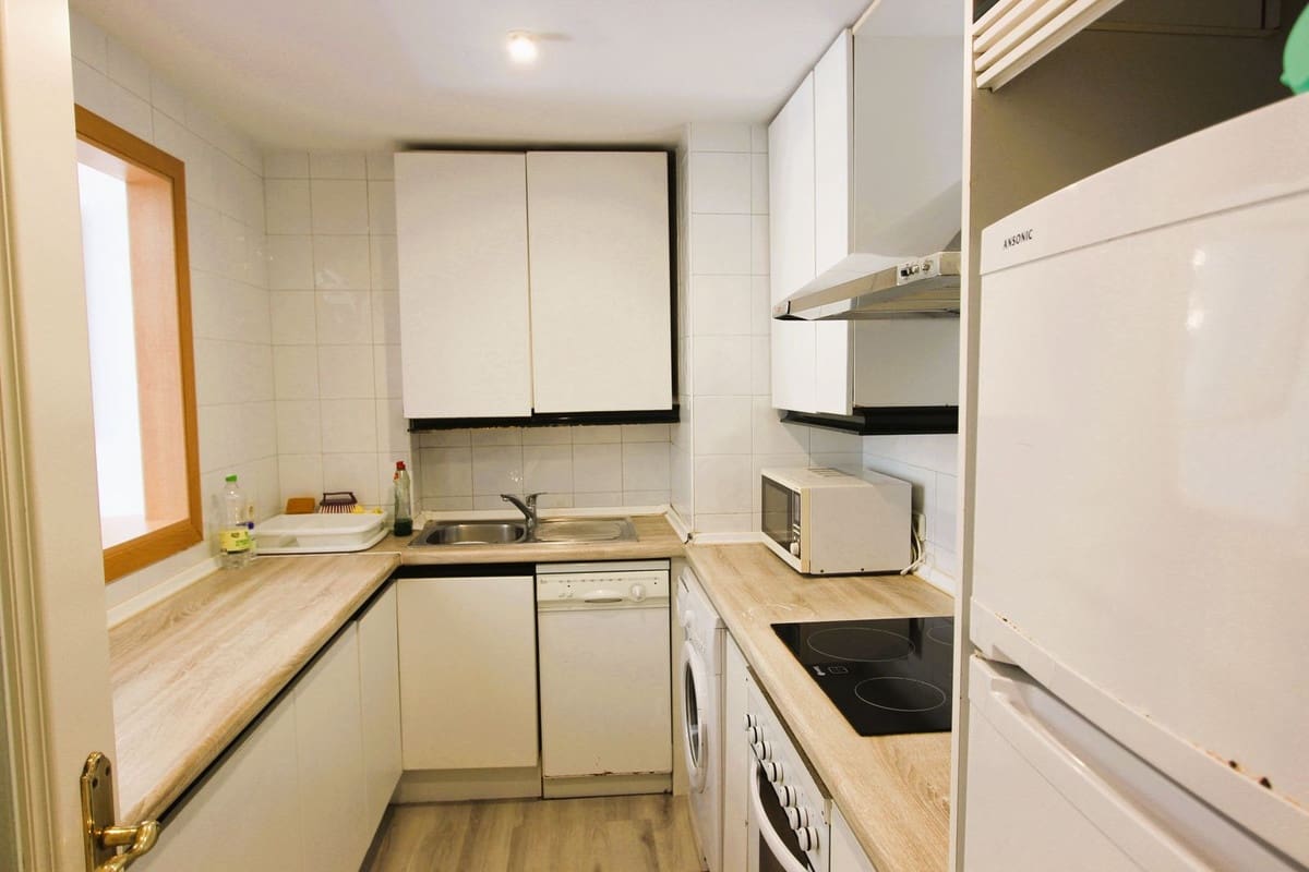 2 sypialnia Apartament na sprzedaż w Puerto Banus z basenem garażem - 620 000 € (Ref: 9675121)