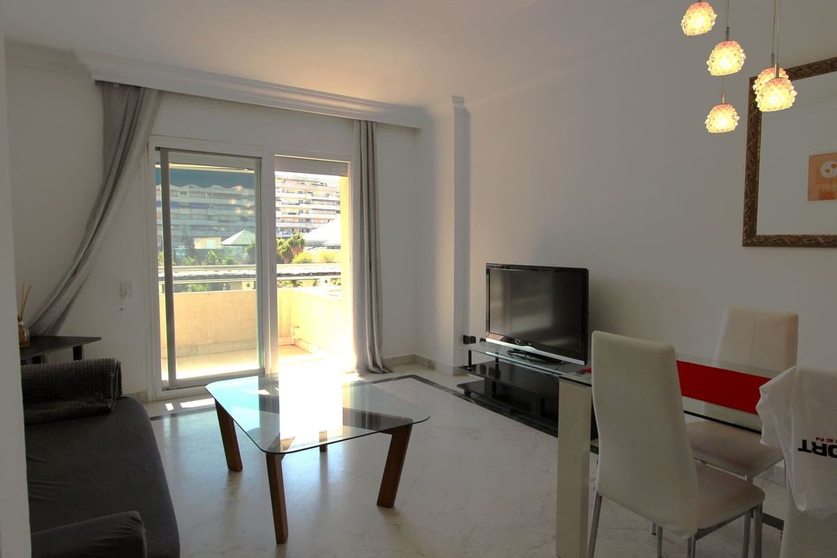 2 sypialnia Apartament na sprzedaż w Puerto Banus z basenem garażem - 620 000 € (Ref: 9675121)