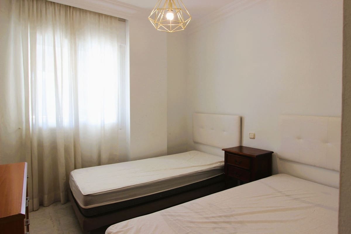 2 sypialnia Apartament na sprzedaż w Puerto Banus z basenem garażem - 620 000 € (Ref: 9675121)