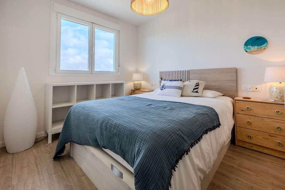 Apartamento de 3 habitaciones en Nueva Andalucia en venta con piscina garaje - 495.000 € (Ref: 9676318)