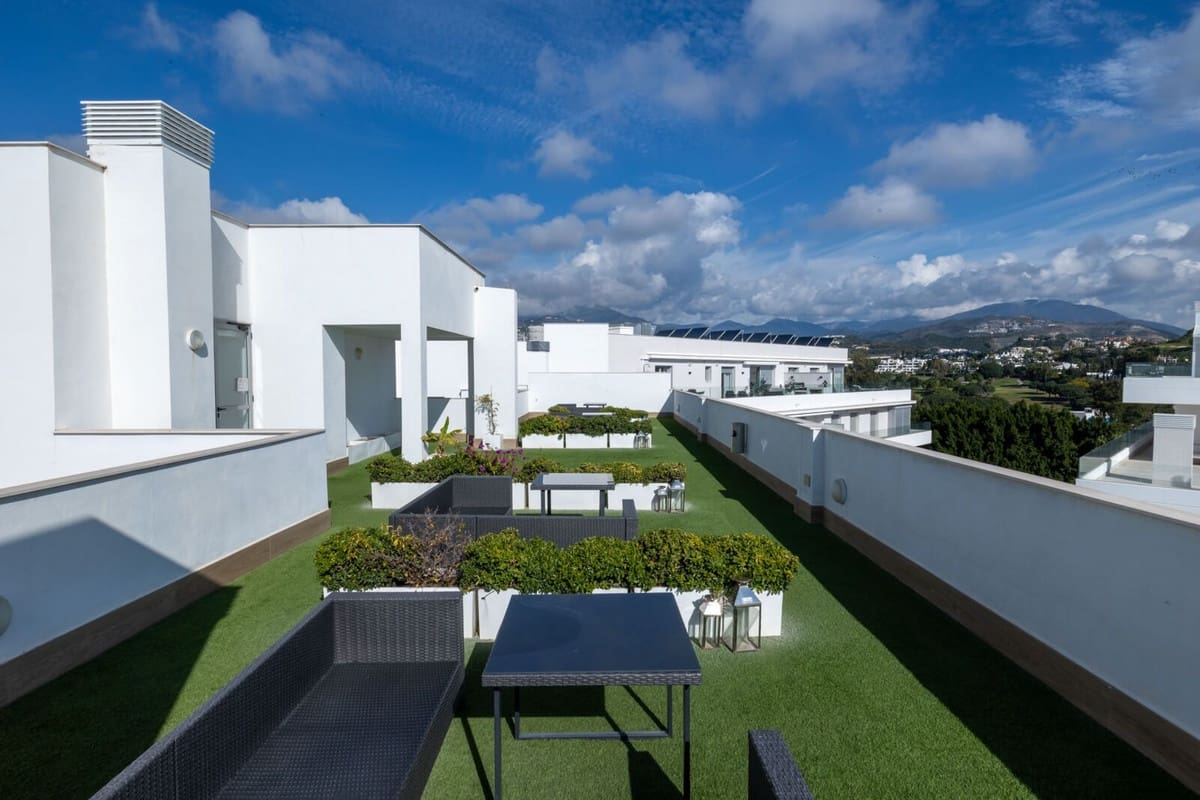 Apartamento de 3 habitaciones en Nueva Andalucia en venta con piscina garaje - 495.000 € (Ref: 9676318)