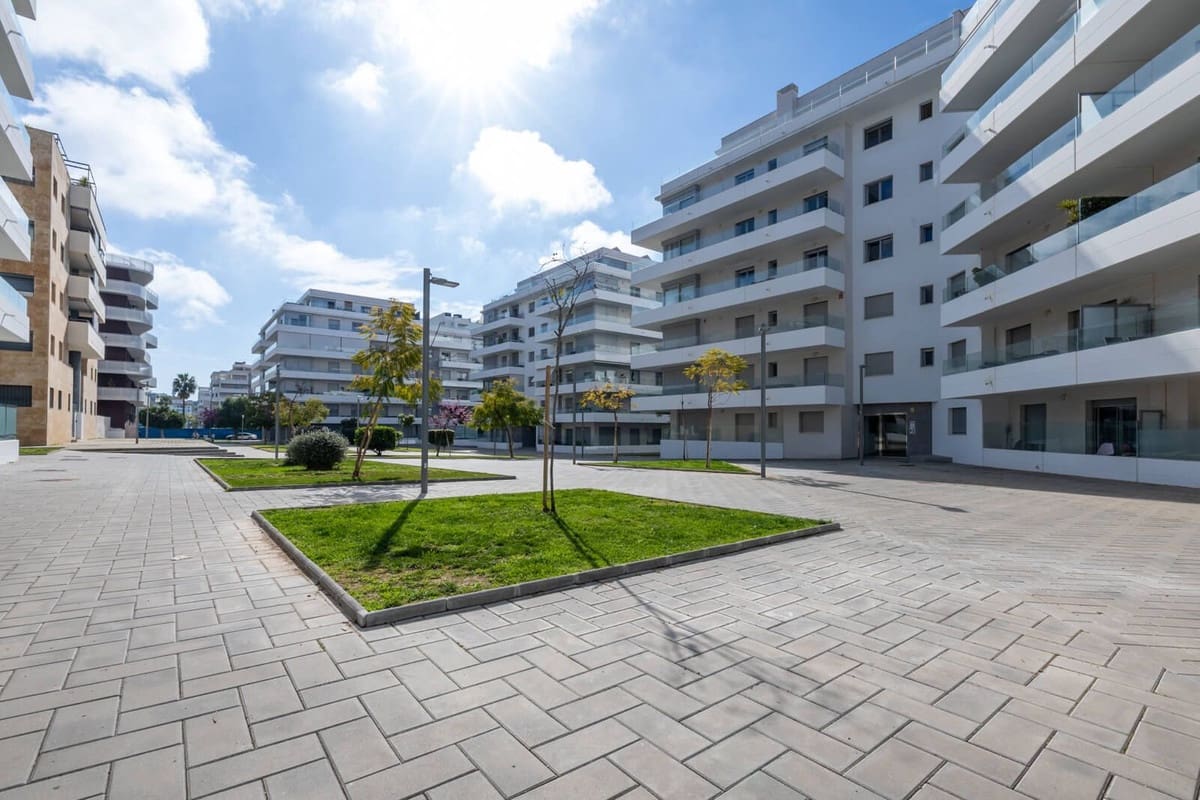 Apartamento de 3 habitaciones en Nueva Andalucia en venta con piscina garaje - 495.000 € (Ref: 9676318)