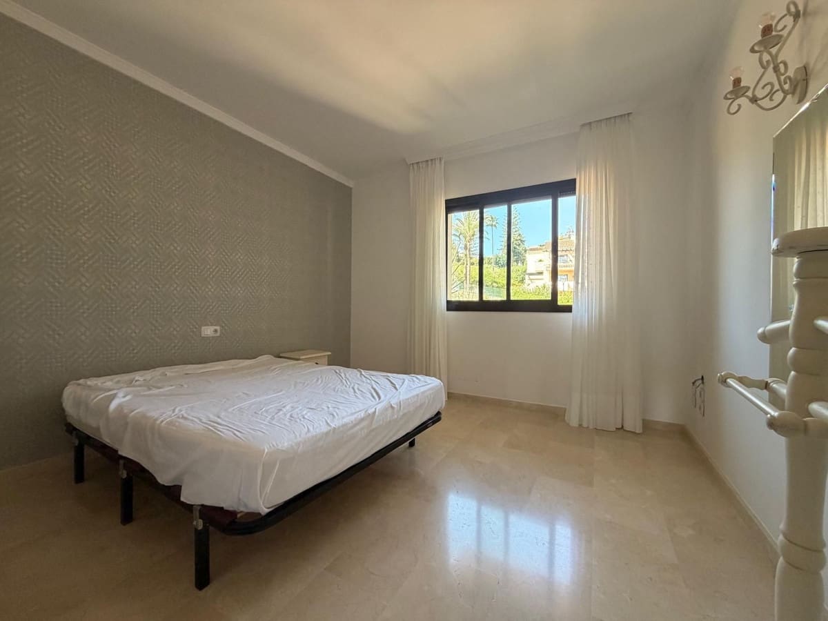 3 bedroom Apartment for sale in La Quinta with garage - € 525,000 (Ref: 9676319)