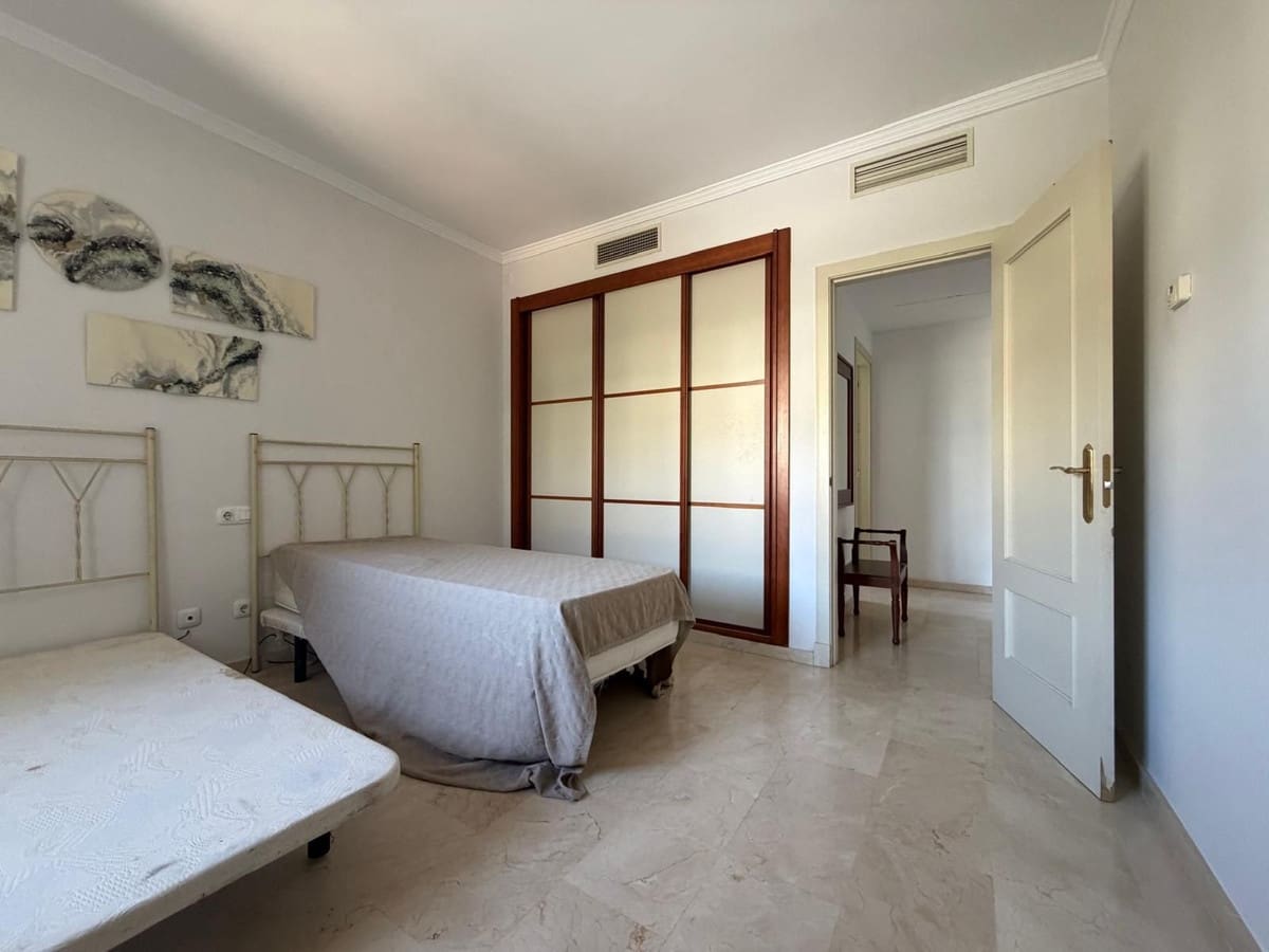 3 bedroom Apartment for sale in La Quinta with garage - € 525,000 (Ref: 9676319)