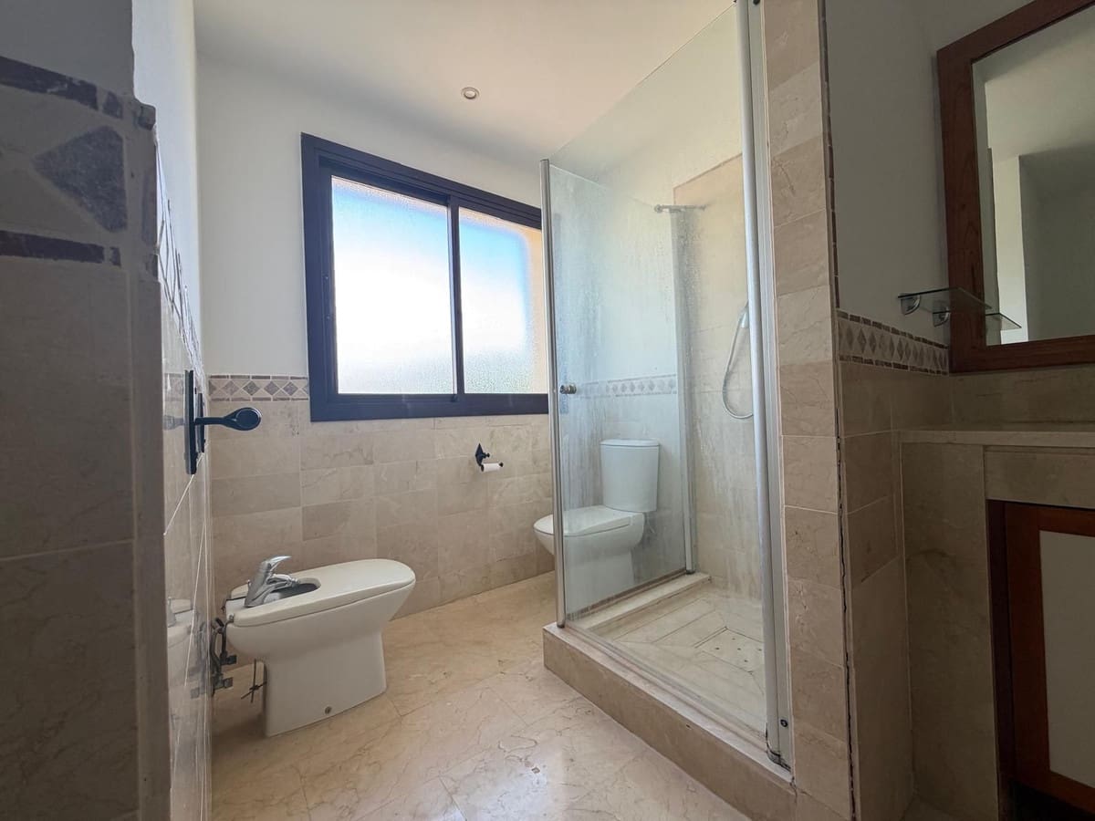 3 bedroom Apartment for sale in La Quinta with garage - € 525,000 (Ref: 9676319)