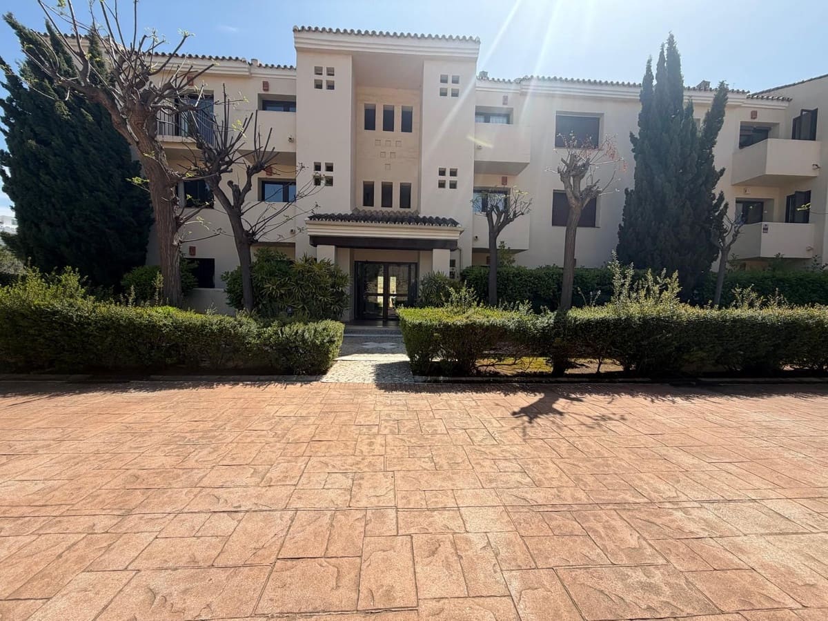 3 bedroom Apartment for sale in La Quinta with garage - € 525,000 (Ref: 9676319)