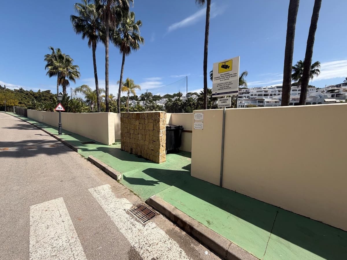 3 bedroom Apartment for sale in La Quinta with garage - € 525,000 (Ref: 9676319)