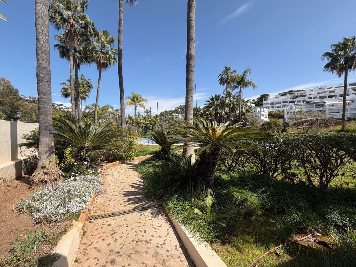 3 bedroom Apartment for sale in La Quinta with garage - € 525,000 (Ref: 9676319)