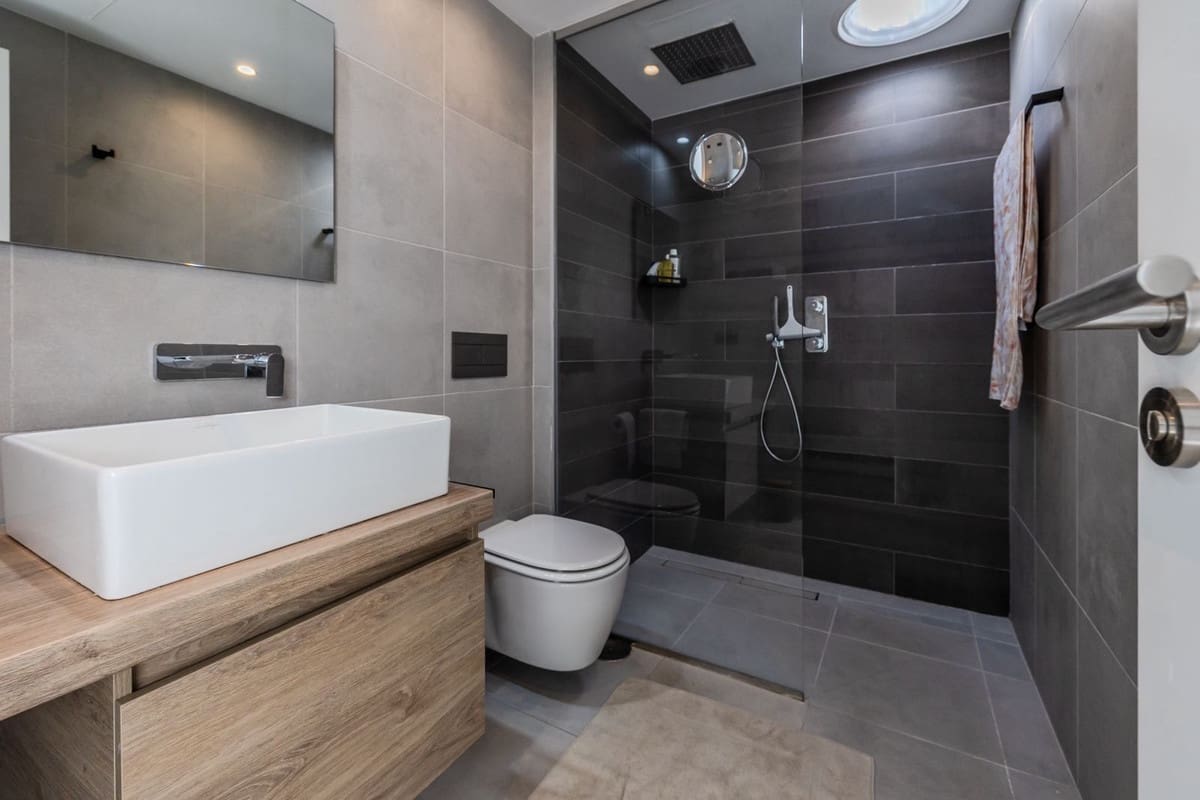 4 sypialnia Willa na sprzedaż w Estepona z basenem garażem - 1 590 000 € (Ref: 9713273)