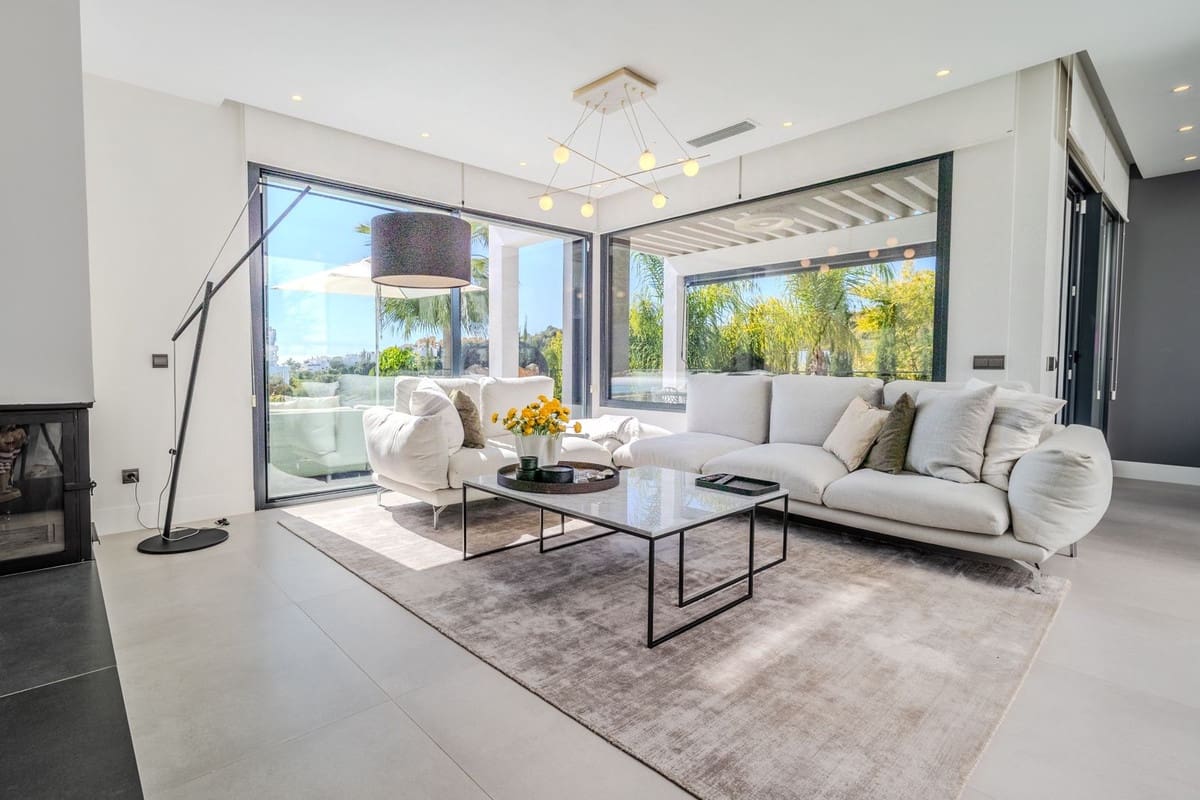 4 sypialnia Willa na sprzedaż w Estepona z basenem garażem - 1 590 000 € (Ref: 9713273)