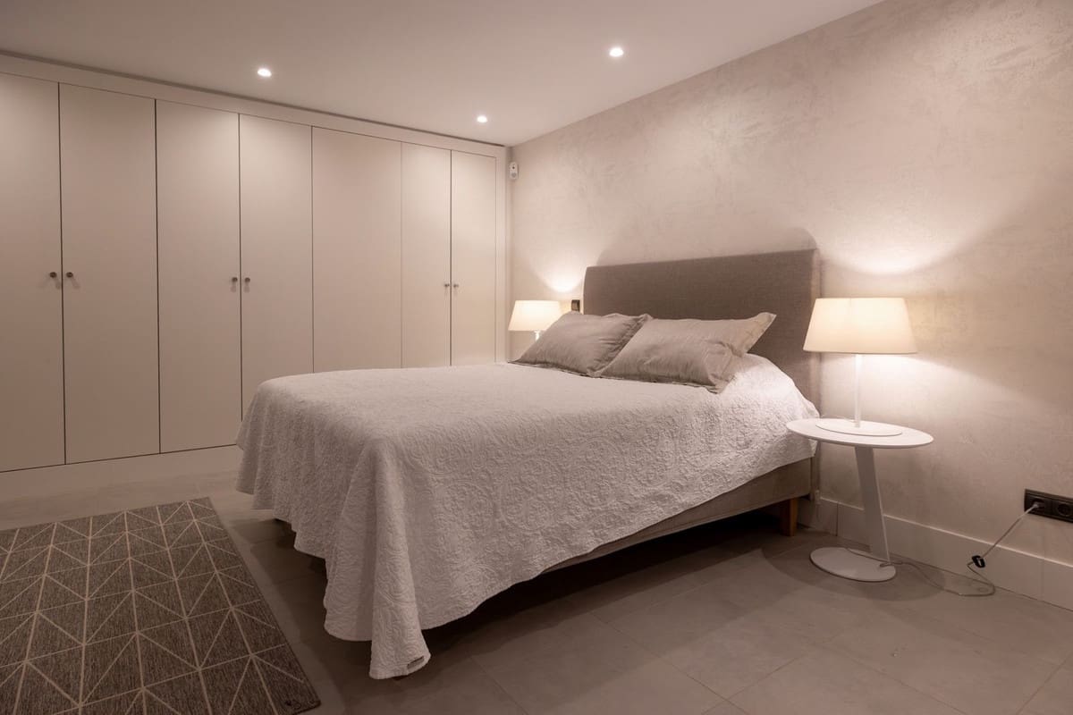 4 sypialnia Willa na sprzedaż w Estepona z basenem garażem - 1 590 000 € (Ref: 9713273)