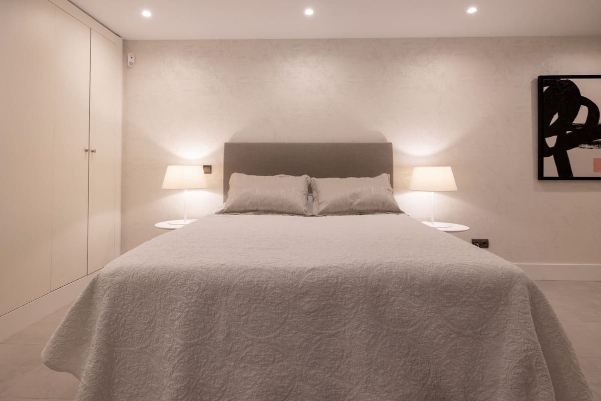 4 sypialnia Willa na sprzedaż w Estepona z basenem garażem - 1 590 000 € (Ref: 9713273)