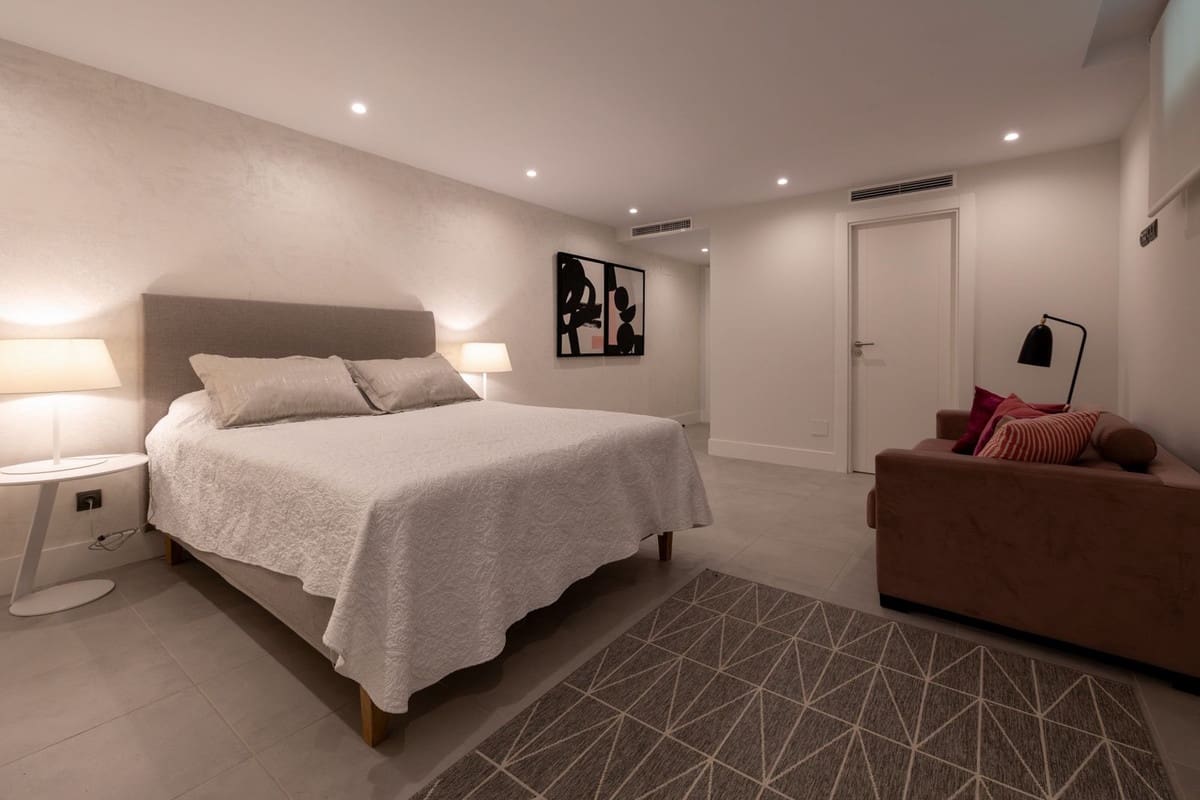 4 sypialnia Willa na sprzedaż w Estepona z basenem garażem - 1 590 000 € (Ref: 9713273)