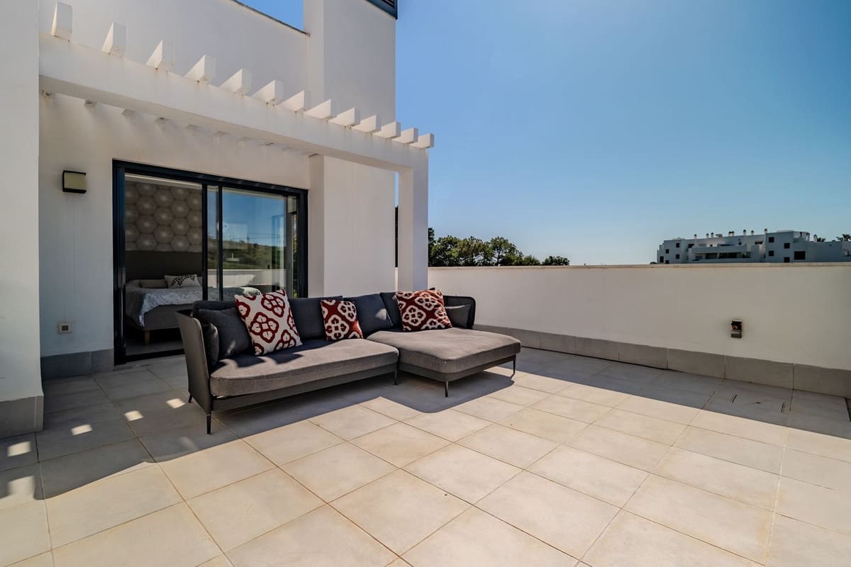 4 sypialnia Willa na sprzedaż w Estepona z basenem garażem - 1 590 000 € (Ref: 9713273)