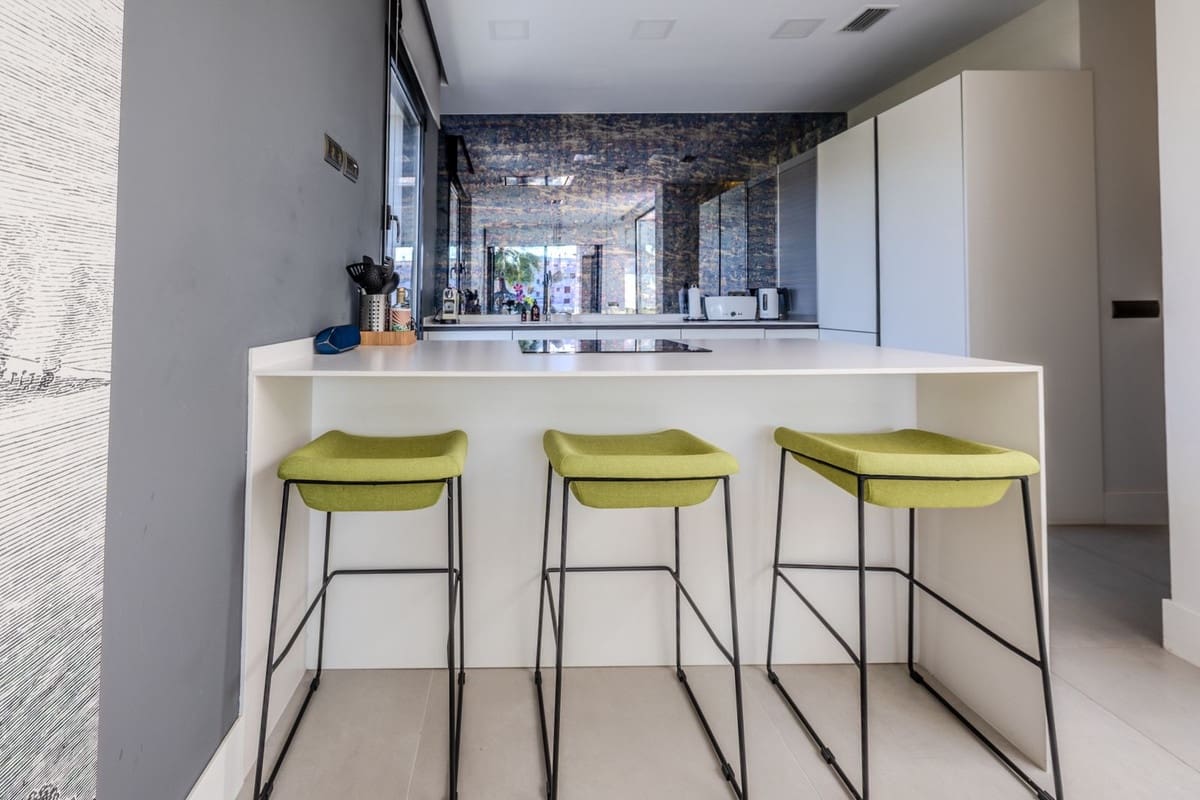 4 sypialnia Willa na sprzedaż w Estepona z basenem garażem - 1 590 000 € (Ref: 9713273)