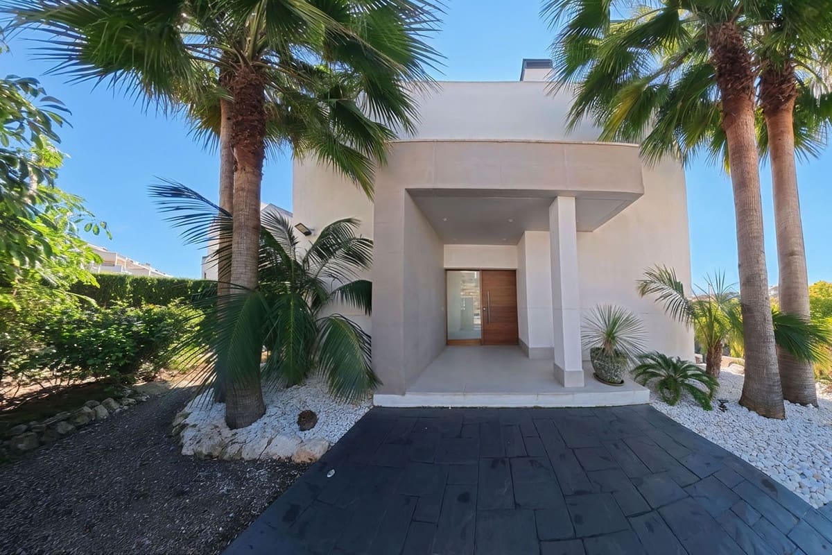 4 sypialnia Willa na sprzedaż w Estepona z basenem garażem - 1 590 000 € (Ref: 9713273)