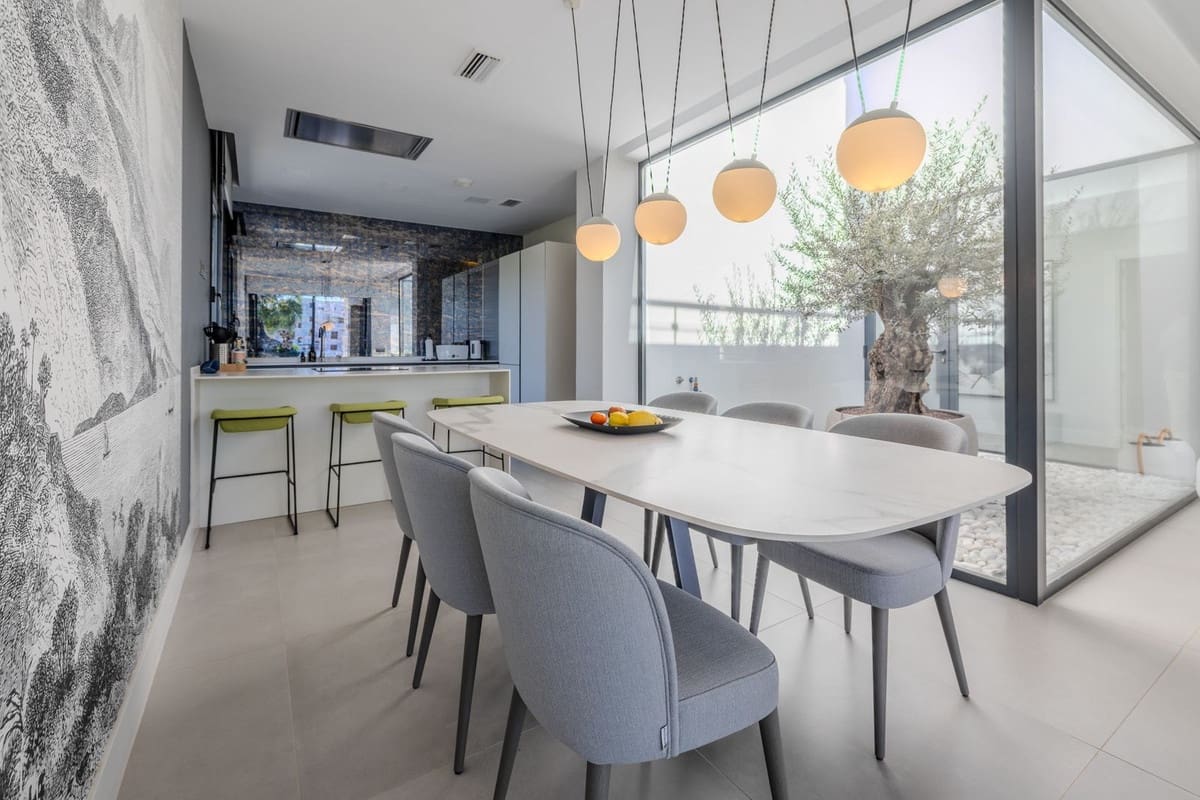 4 sypialnia Willa na sprzedaż w Estepona z basenem garażem - 1 590 000 € (Ref: 9713273)