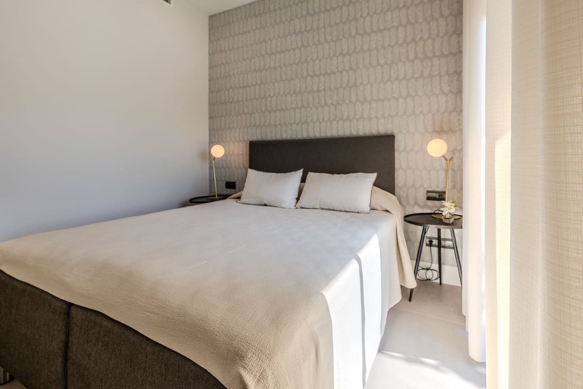 4 sypialnia Willa na sprzedaż w Estepona z basenem garażem - 1 590 000 € (Ref: 9713273)